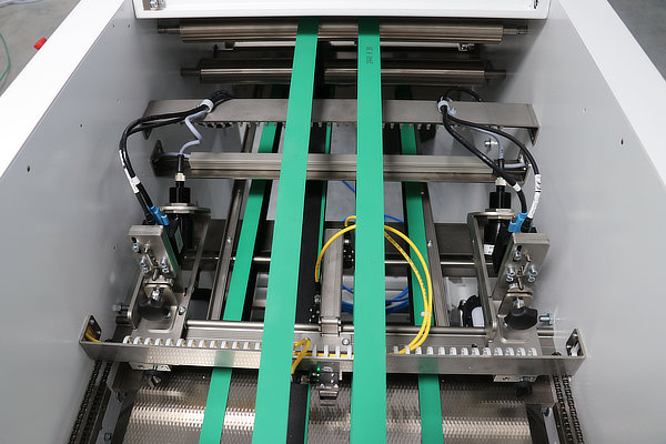 Kameras prüfen die gefalzten Bogen