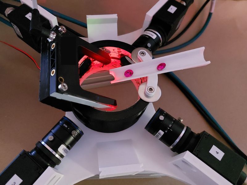 Aufbau mit 4 Kameras die herabfallende Strassteine aufnehmen